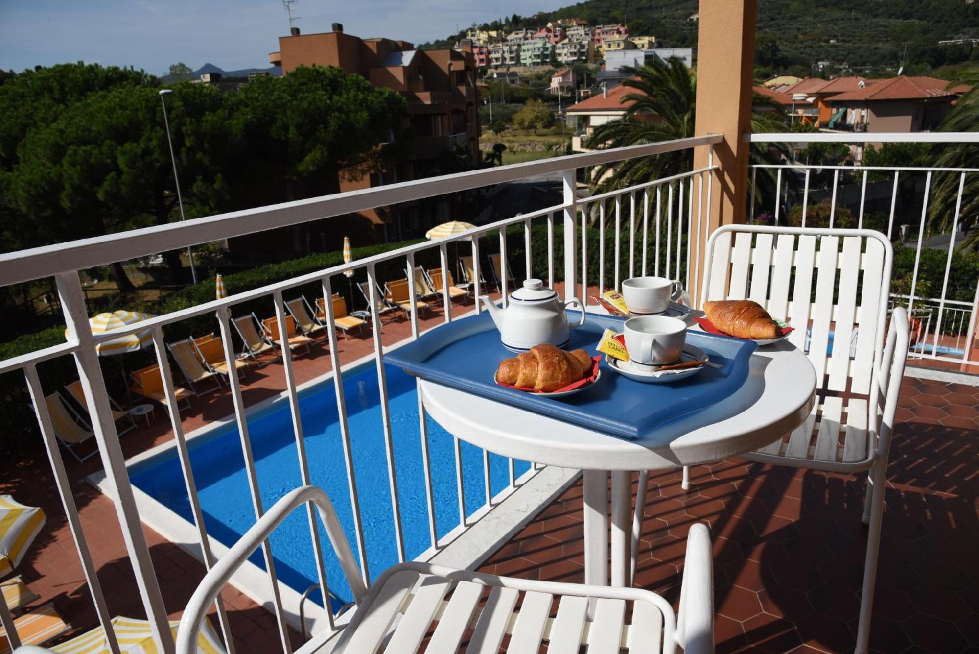 Residence Orchidea Pietra Ligure Phòng bức ảnh