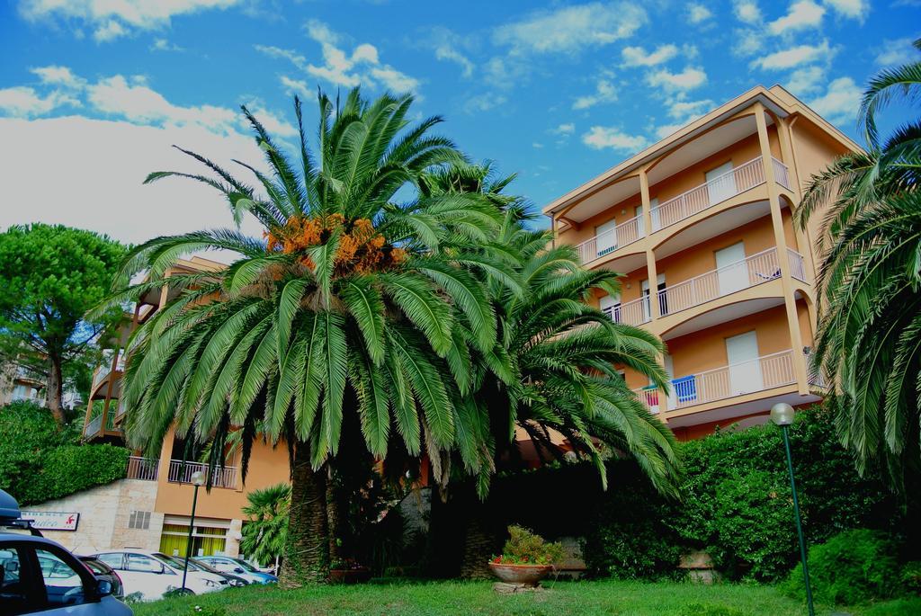 Residence Orchidea Pietra Ligure Ngoại thất bức ảnh
